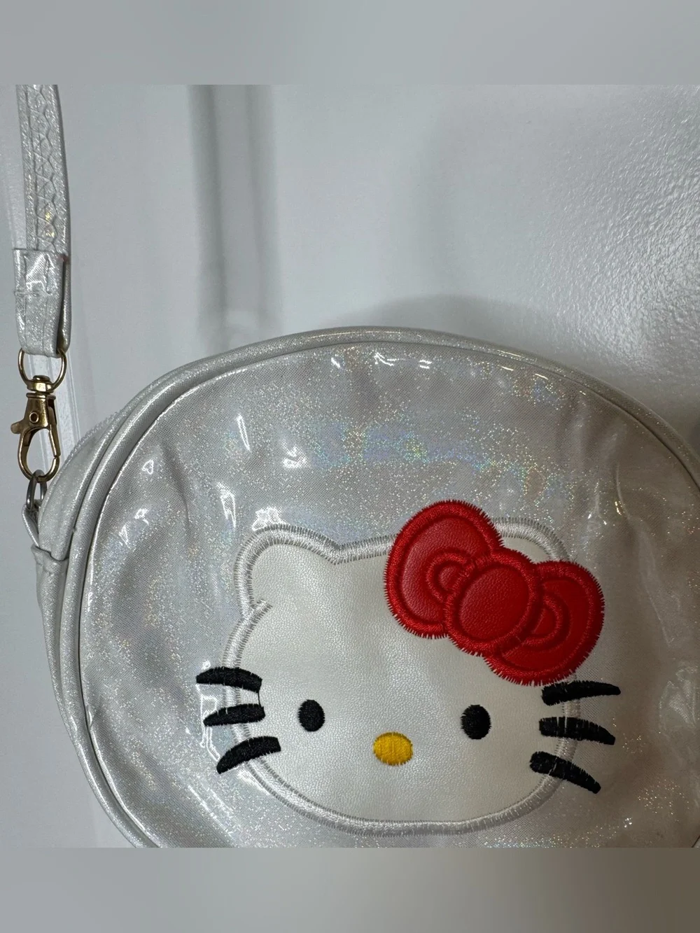 Hello Kitty shimmery White Crossbody with Red Bow Pearl handle 2-in-1 handbag